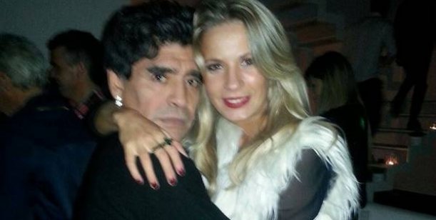 ¿Una nueva rubia en la vida Maradona?