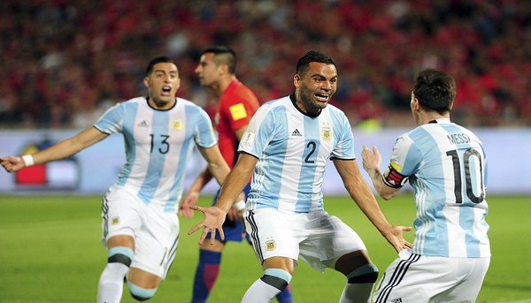 Argentina le dio vuelta  un partido duro a Chile y se metió en zona de clasificación