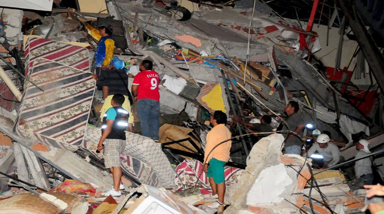 Ya son 233 muertos por el terremoto en Ecuador