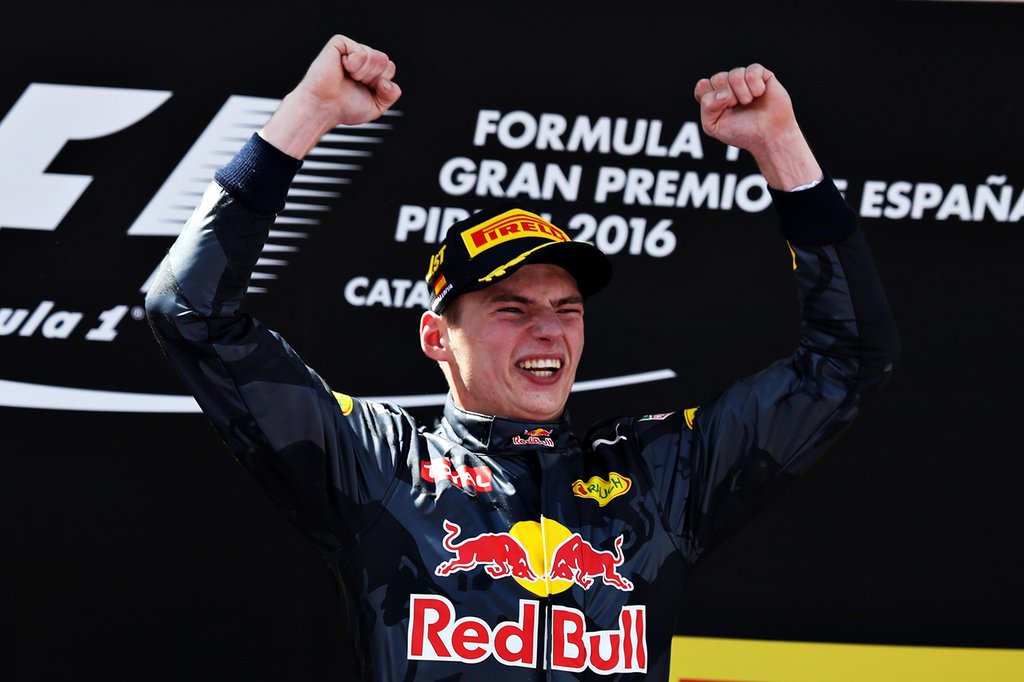 Max Verstappen hace historia y gana primer su GP a los 18 años