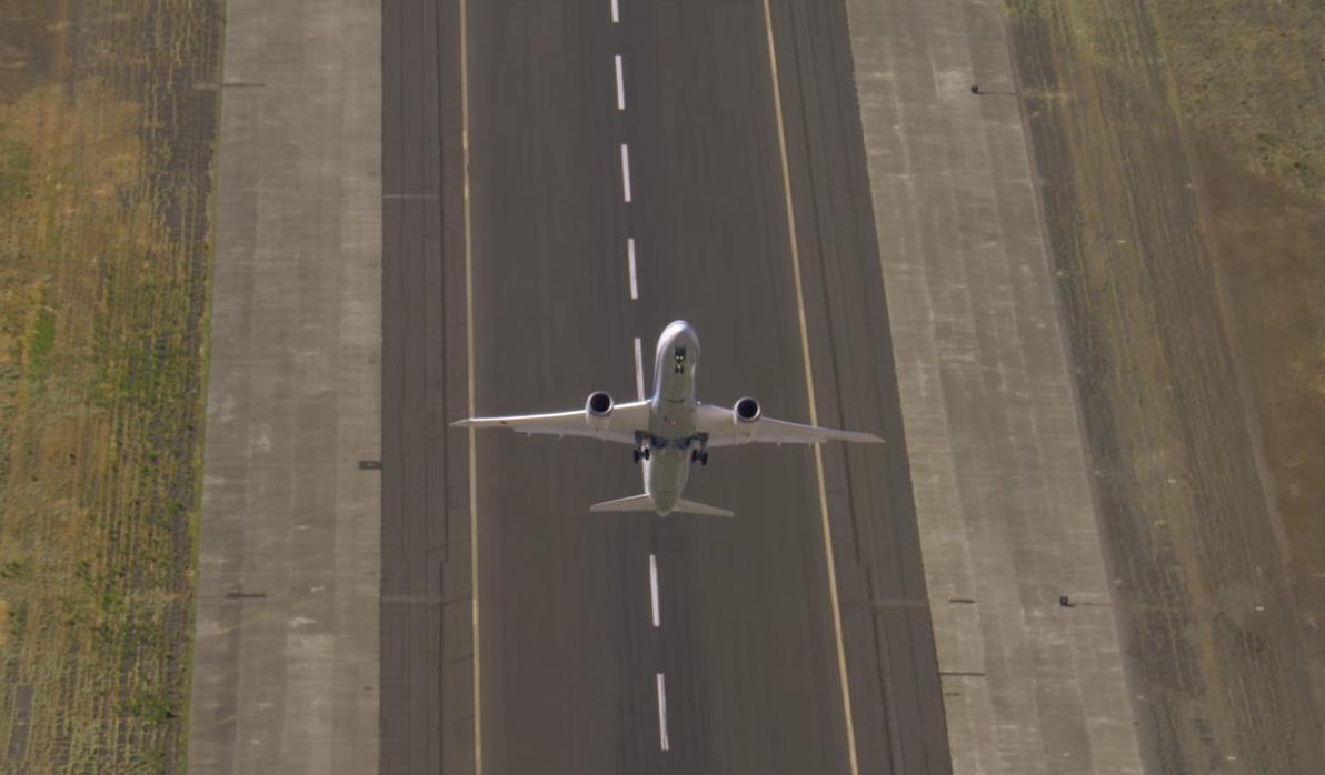 Espectacular video despegue vertical de un avión comercial