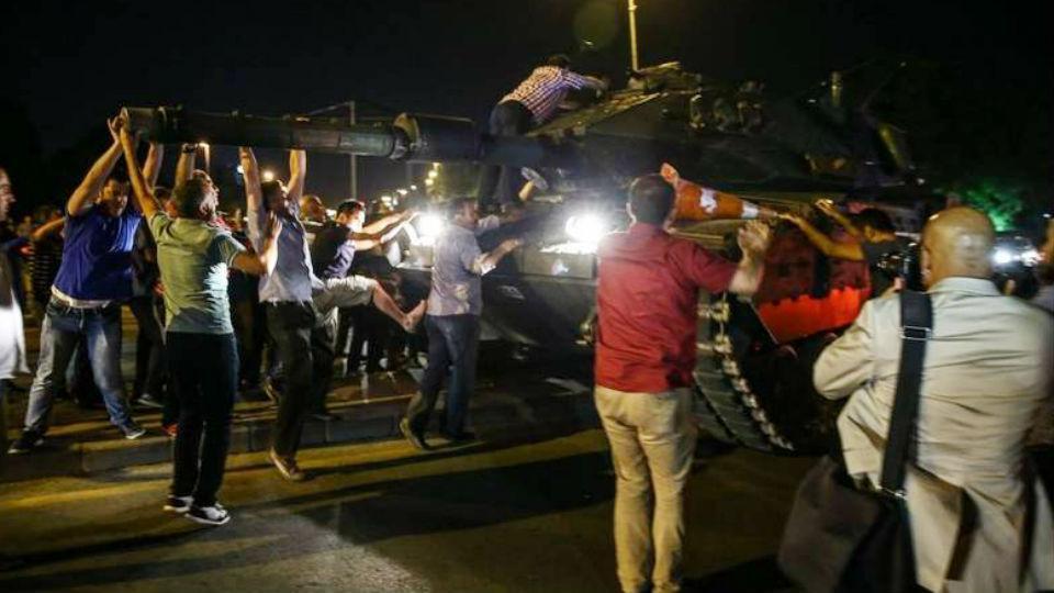 Imágenes del infierno en Turquía: ascienden a 265 los muertos por el golpe