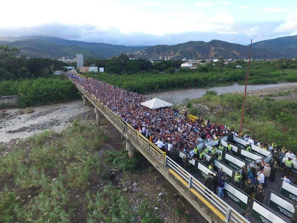 Venezolanos agradecen hasta las lágrimas a Colombia tras la apertura de las fronteras 2