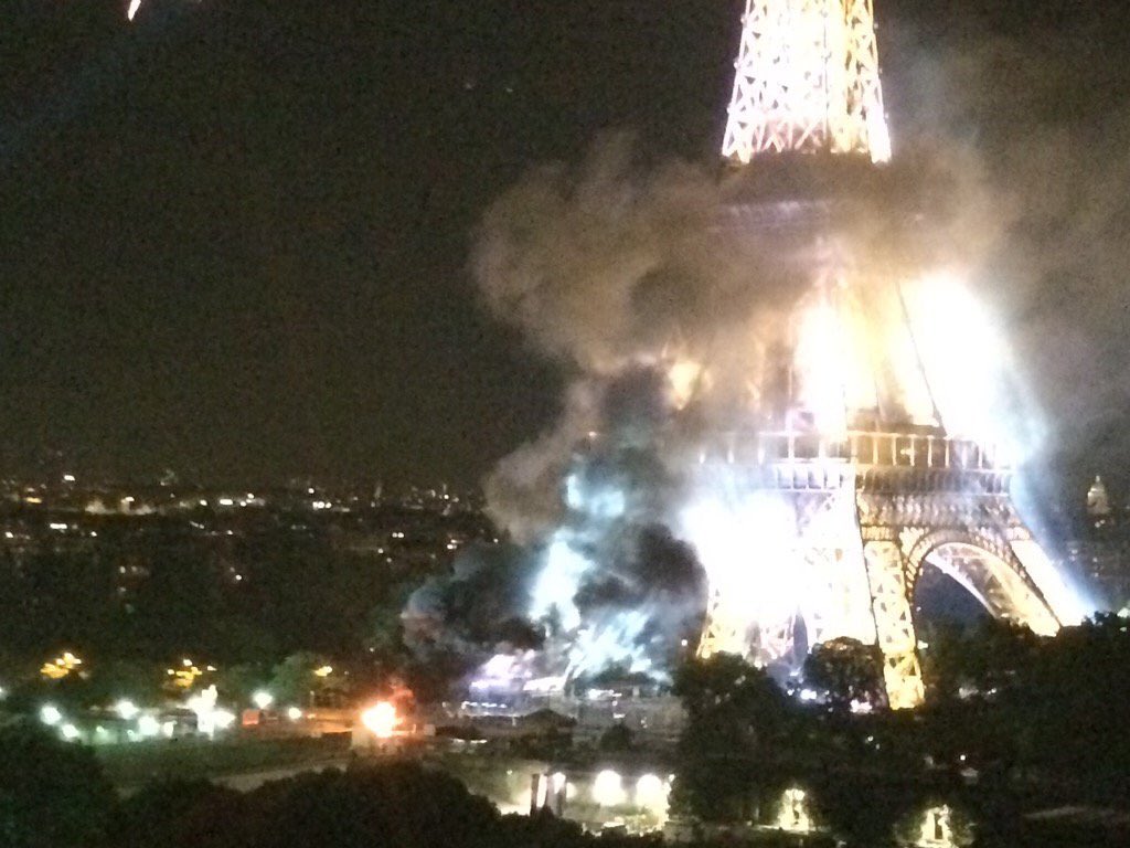 Un incendio generó pánico en la Torre Eiffel