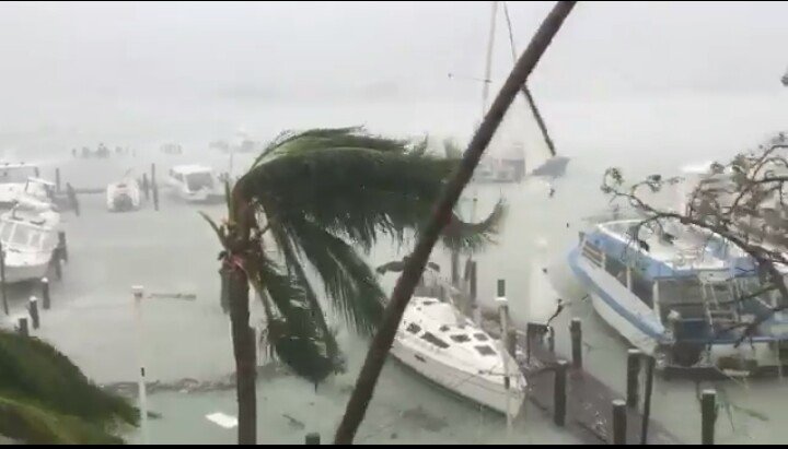 El huracán Matthew llegará a Miami esta noche y hay millones de evacuados