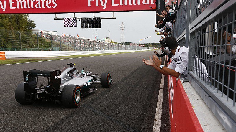 Rosberg dio otro paso importante en Japón