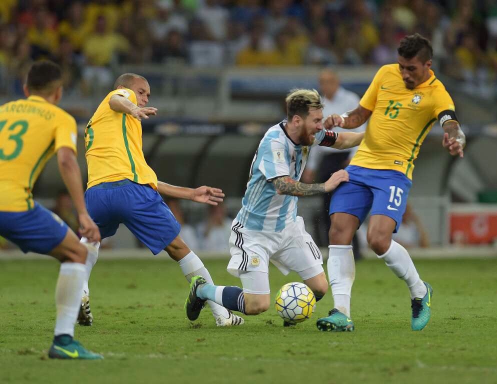 La selección perdió ante Brasil y sigue sin encontrar el rumbo