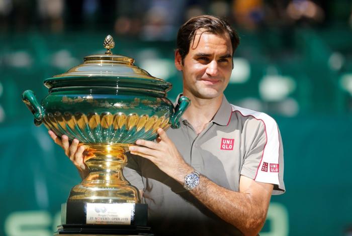 Federer se alza en Halle y agranda su leyenda