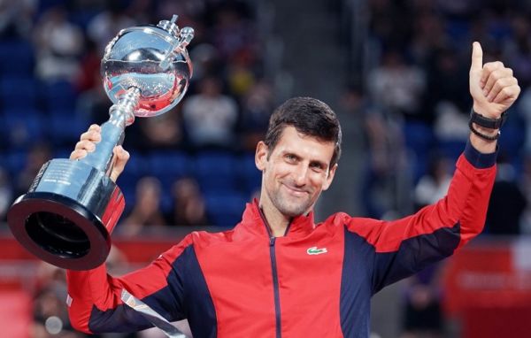 Djokovic en su retorno conquistó Tokio