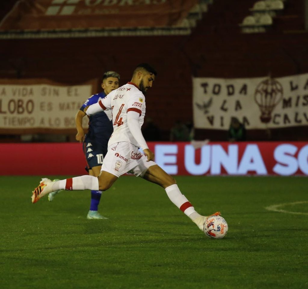 Vélez rescató un empate ante Huracán