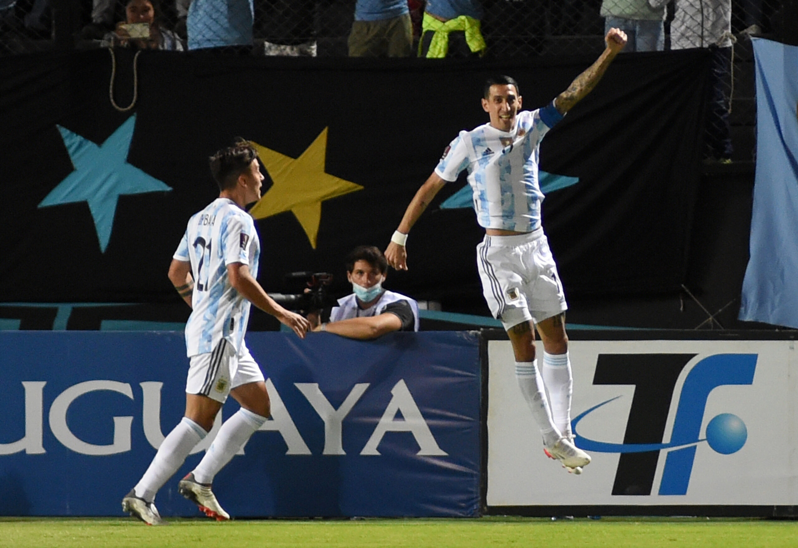 Argentina derrotó a Uruguay y se acercó al Mundial